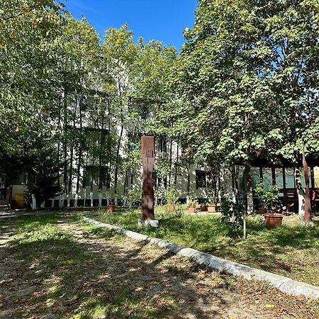 Hostel Horia Plopeni Exteriör bild