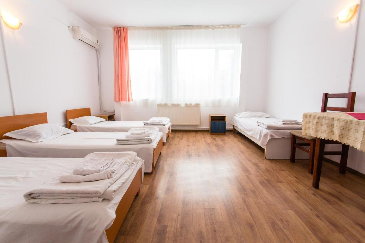 Hostel Horia Plopeni Exteriör bild