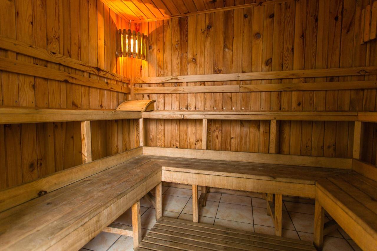 Hostel Horia Plopeni Exteriör bild
