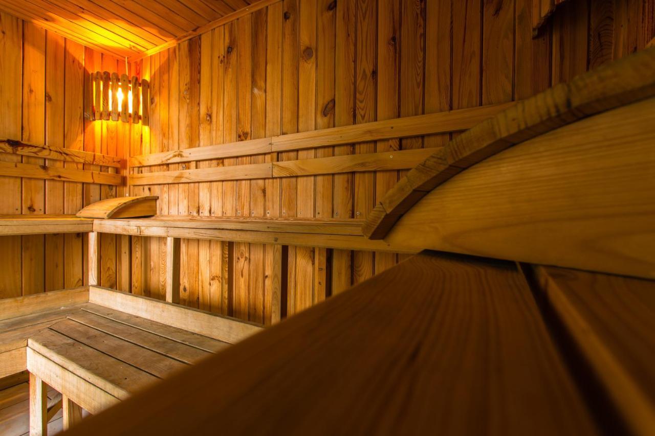Hostel Horia Plopeni Exteriör bild