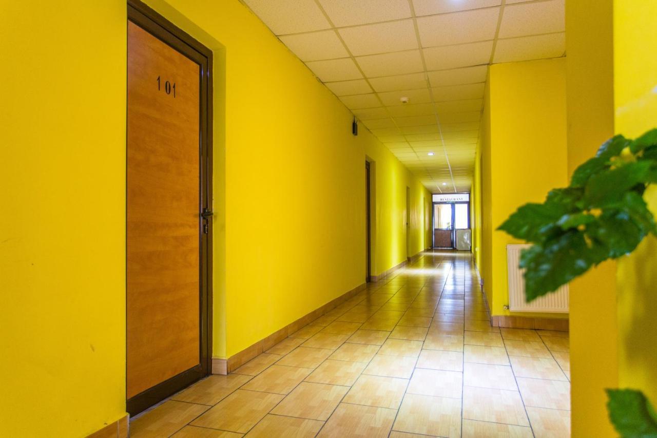 Hostel Horia Plopeni Exteriör bild