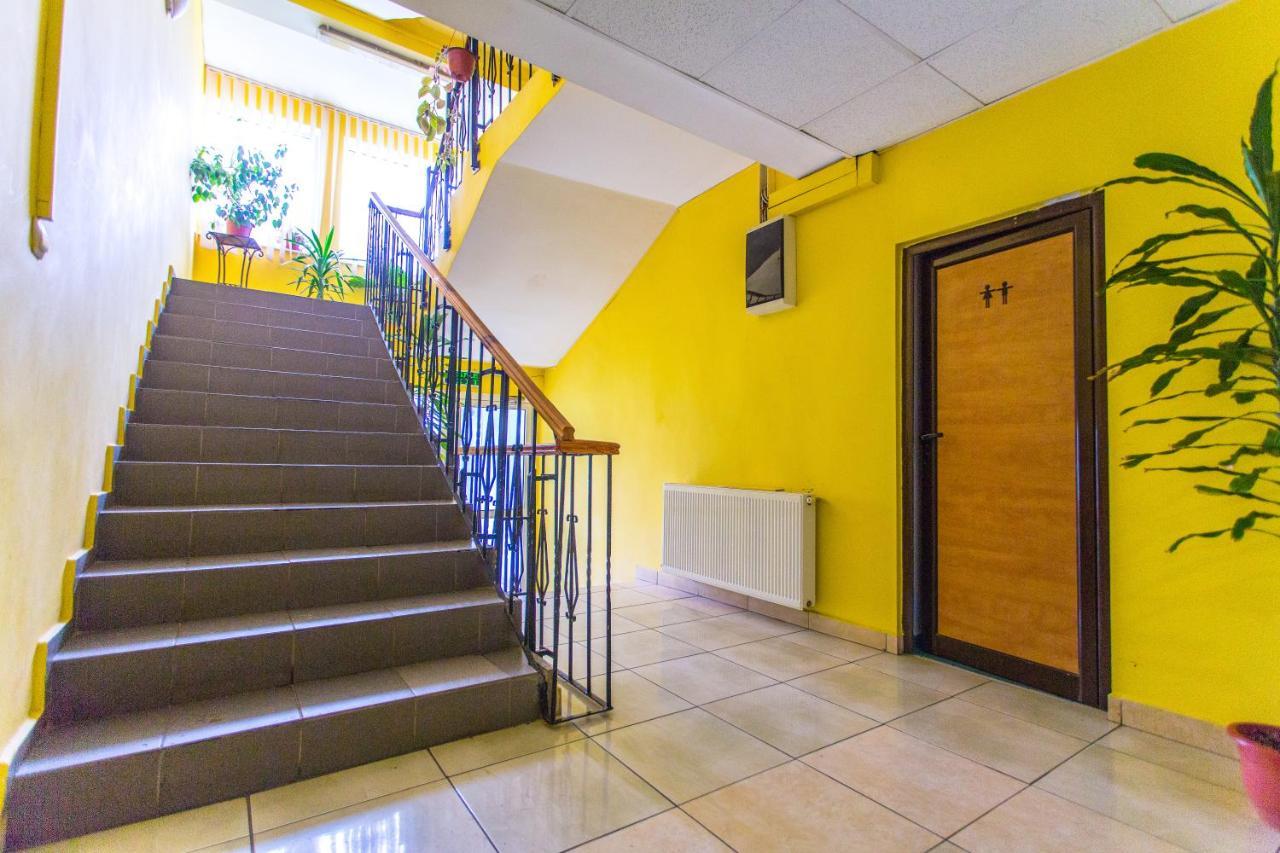 Hostel Horia Plopeni Exteriör bild