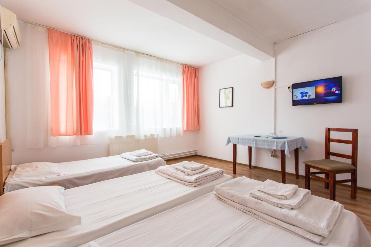 Hostel Horia Plopeni Exteriör bild