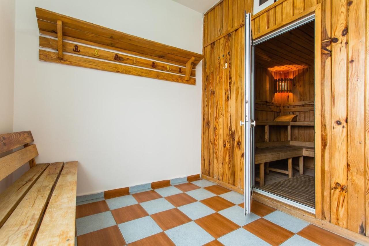 Hostel Horia Plopeni Exteriör bild