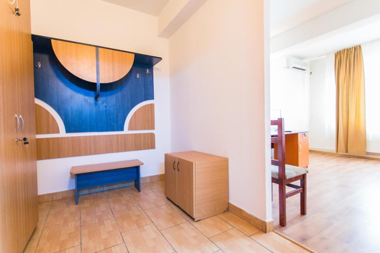 Hostel Horia Plopeni Exteriör bild